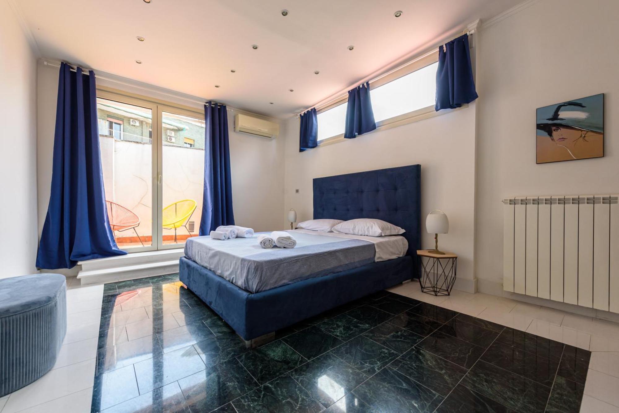 Apartment Amazing And Penthouse With Terraces In The Heart Of Naples